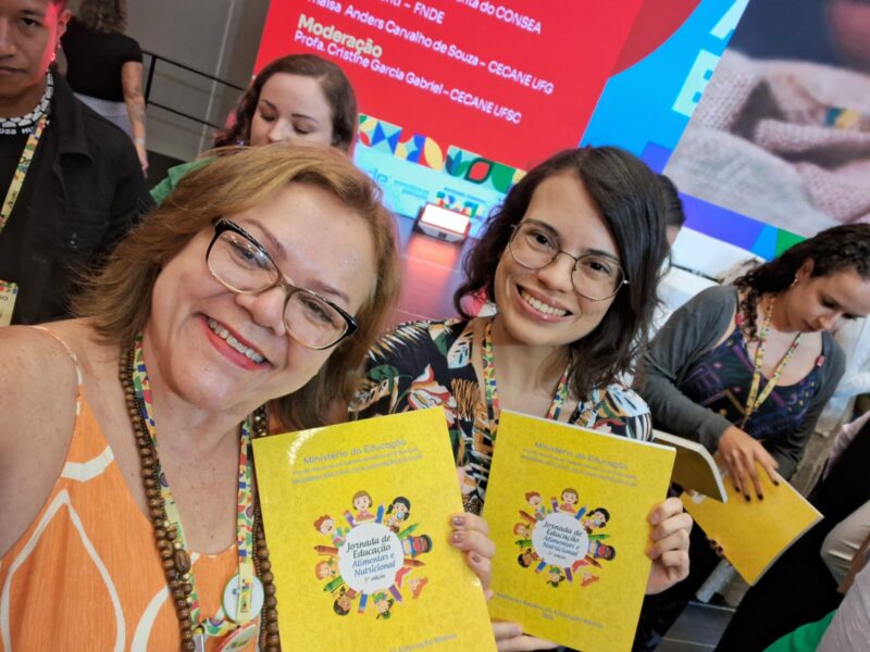 Alexandra Vieira Gonçalves e Adriana Ribeiro durante a premiação