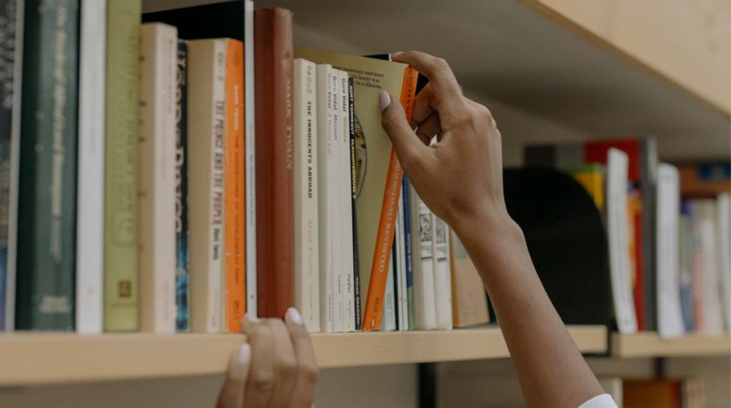 Jornal UNIFAL-MG lança coluna literária dedicada a autores das “bordas” da literatura em parceria com professores do curso de Letras