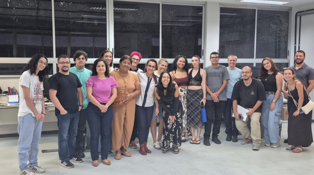 Discentes da disciplina “Introdução à Editoração” realizam visita técnica a duas editoras de Belo Horizonte/MG