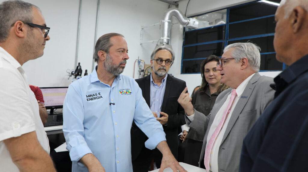 Em visita à UNIFAL-MG, ministro de Minas e Energia conhece a infraestrutura do novo laboratório que vai monitorar qualidade da água do Lago de Furnas