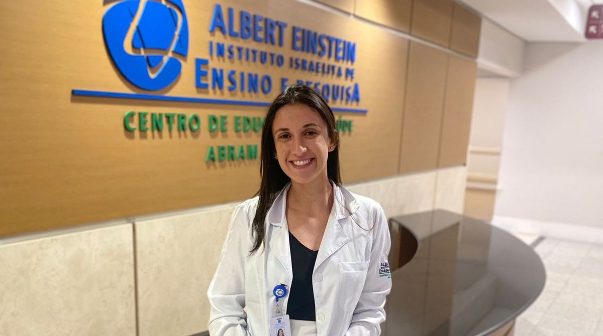 “A UNIFAL-MG é amplamente conhecida pelo acolhimento aos estudantes e pelo destaque entre as universidades federais. Sempre foi um sonho fazer parte dessa grande Instituição”, declara Gabrielle Silva, egressa do curso de Biomedicina da Universidade