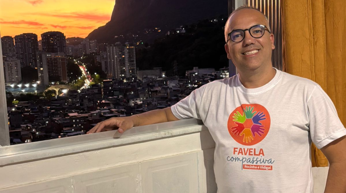 “Cuidar é um ato político, humano e profundamente coletivo”, afirma Alexandre Ernesto Silva, egresso do curso de Enfermagem que se tornou professor universitário e referência em cuidados paliativos