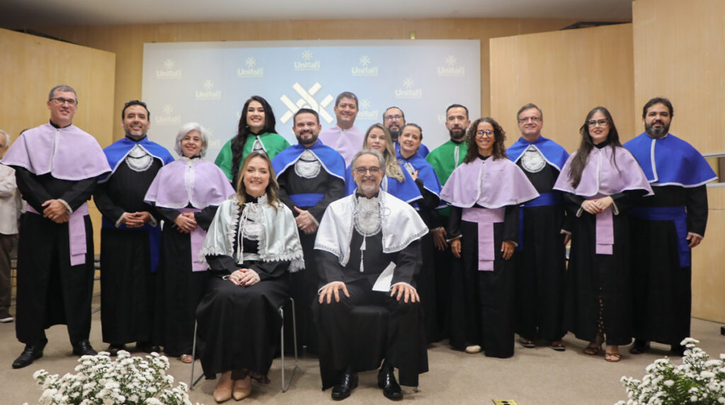 Em cerimônia marcada por emoção, UNIFAL-MG inicia novo ciclo com Alessandro Costa Pereira e Vanessa Boralli Marques à frente da Reitoria