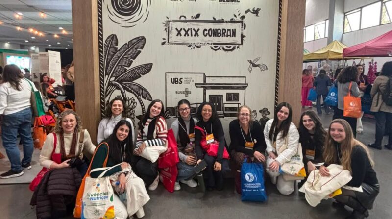 Faculdade de Nutrição marca presença no Congresso Brasileiro sobre Nutrição, Inteligência Artificial e Emergência Climática