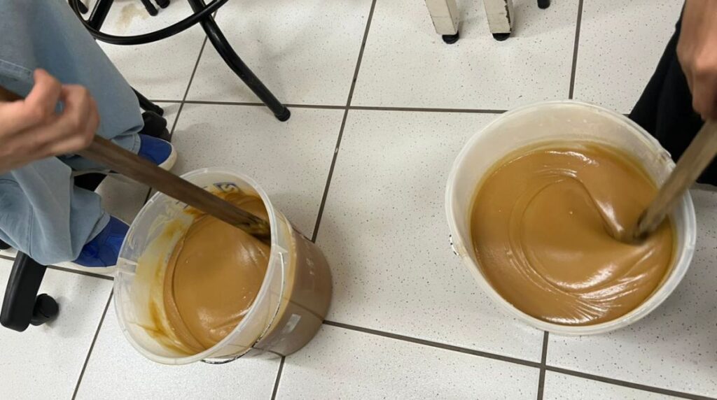 Óleo de cozinha vira sabão ecológico em projeto de extensão desenvolvido por estudantes do PET Biologia da UNIFAL-MG