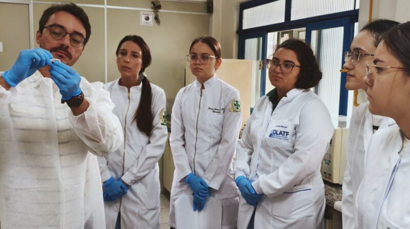 Jornada Acadêmica de Biomedicina da UNIFAL-MG promove integração entre ciência e prática profissional